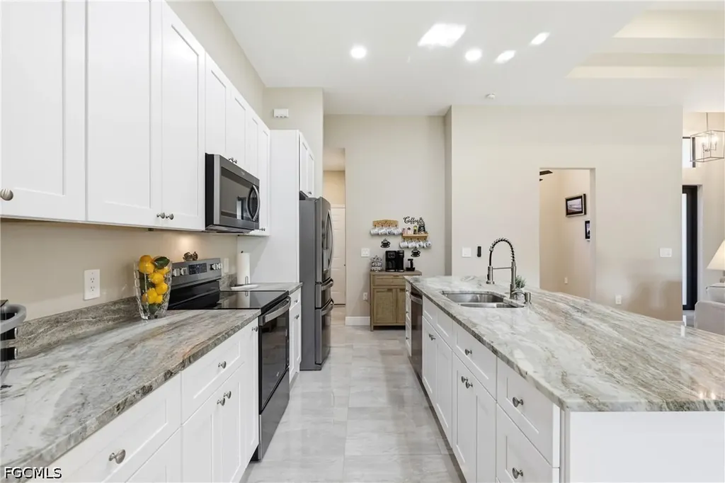 1813 NW 37th Place Cape Coral FL 33993