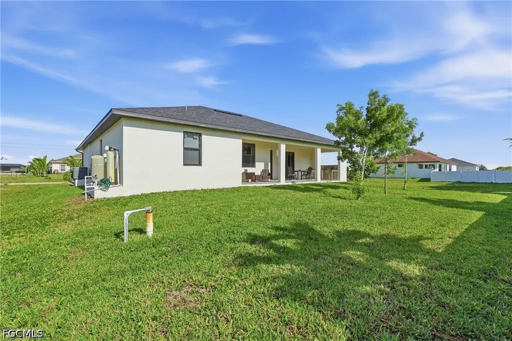 1813 NW 37th Place Cape Coral FL 33993