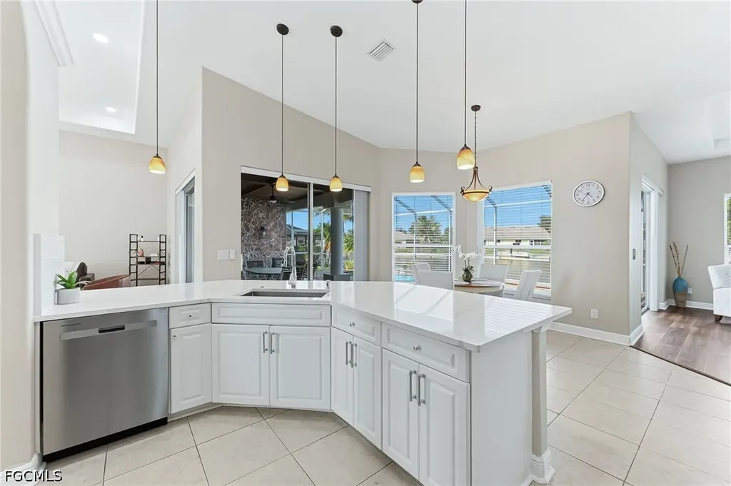 613 SE 4th Place Cape Coral FL 33990