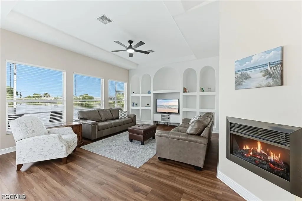 613 SE 4th Place Cape Coral FL 33990