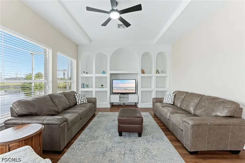 613 SE 4th Place Cape Coral FL 33990