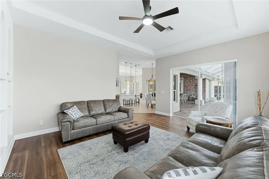 613 SE 4th Place Cape Coral FL 33990