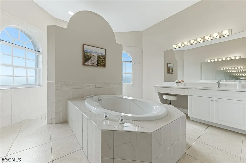 613 SE 4th Place Cape Coral FL 33990