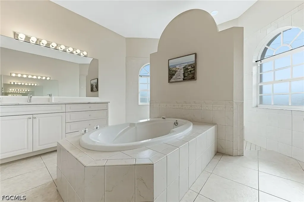 613 SE 4th Place Cape Coral FL 33990