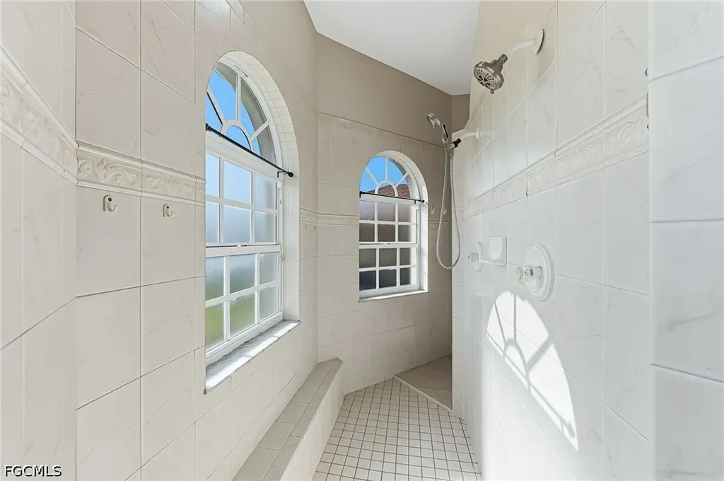 613 SE 4th Place Cape Coral FL 33990