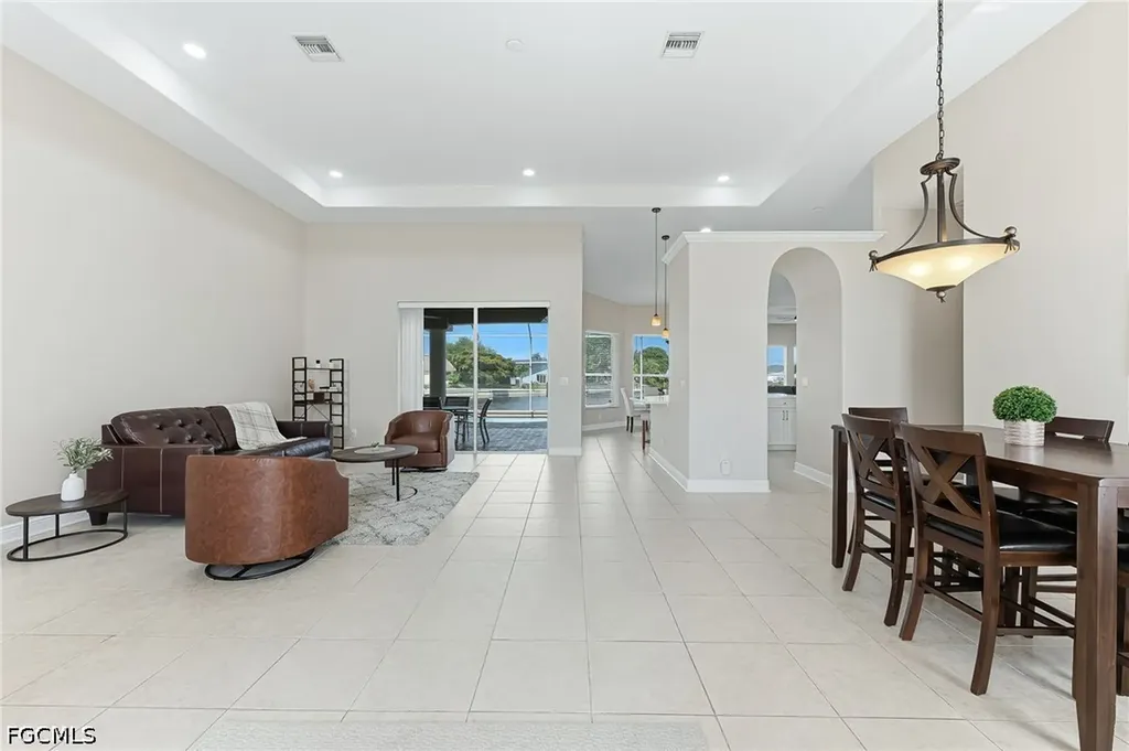 613 SE 4th Place Cape Coral FL 33990