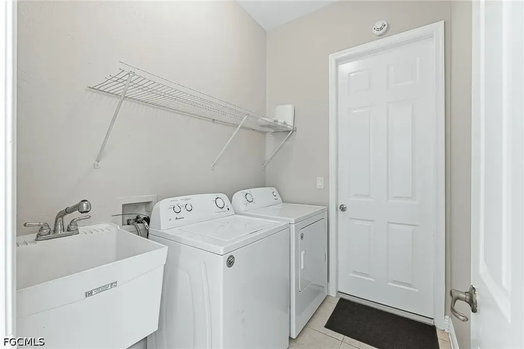 613 SE 4th Place Cape Coral FL 33990