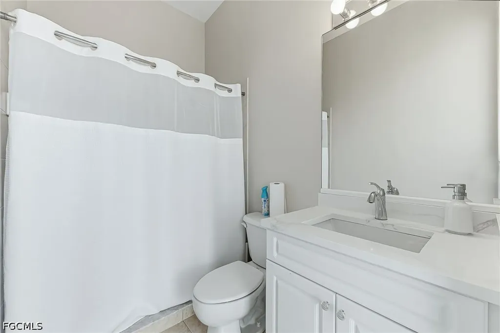 613 SE 4th Place Cape Coral FL 33990