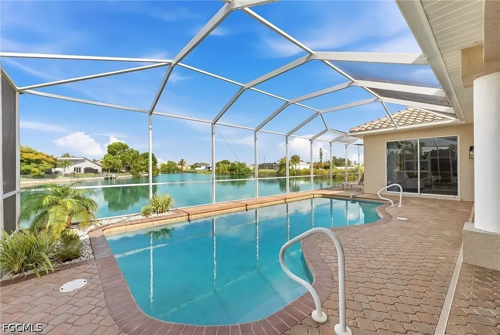 613 SE 4th Place Cape Coral FL 33990