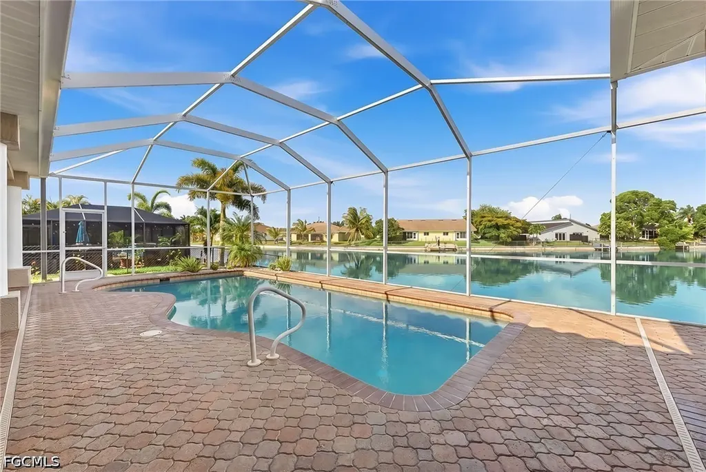 613 SE 4th Place Cape Coral FL 33990