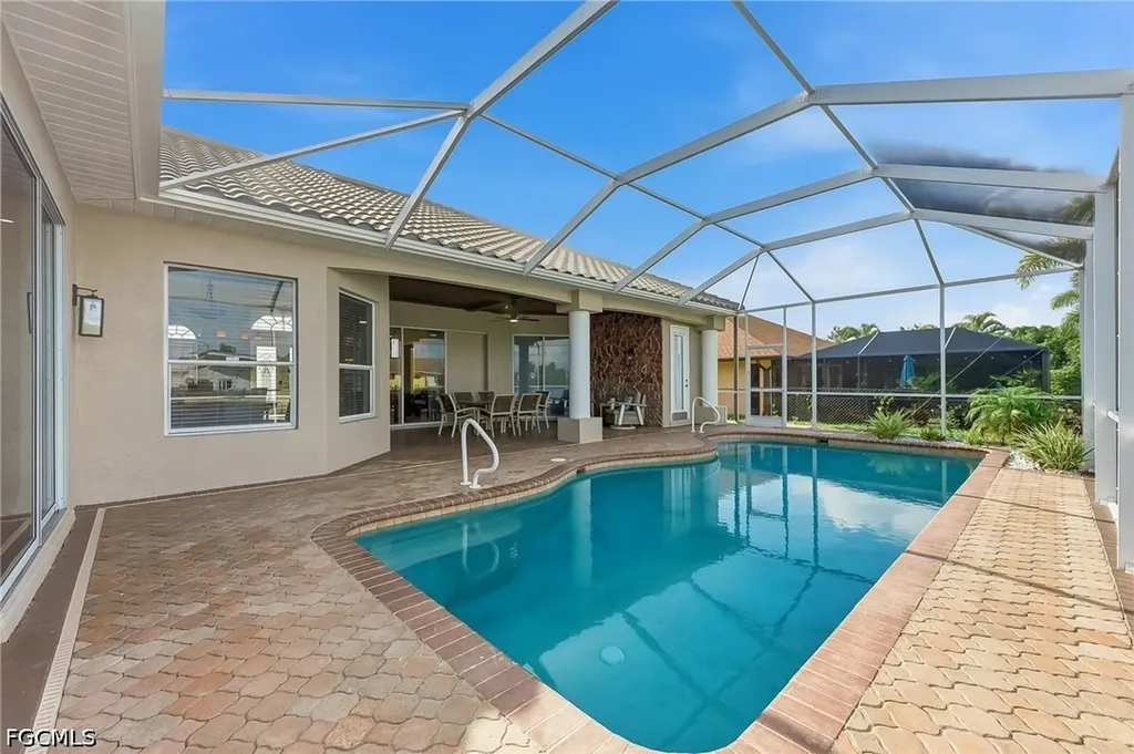 613 SE 4th Place Cape Coral FL 33990