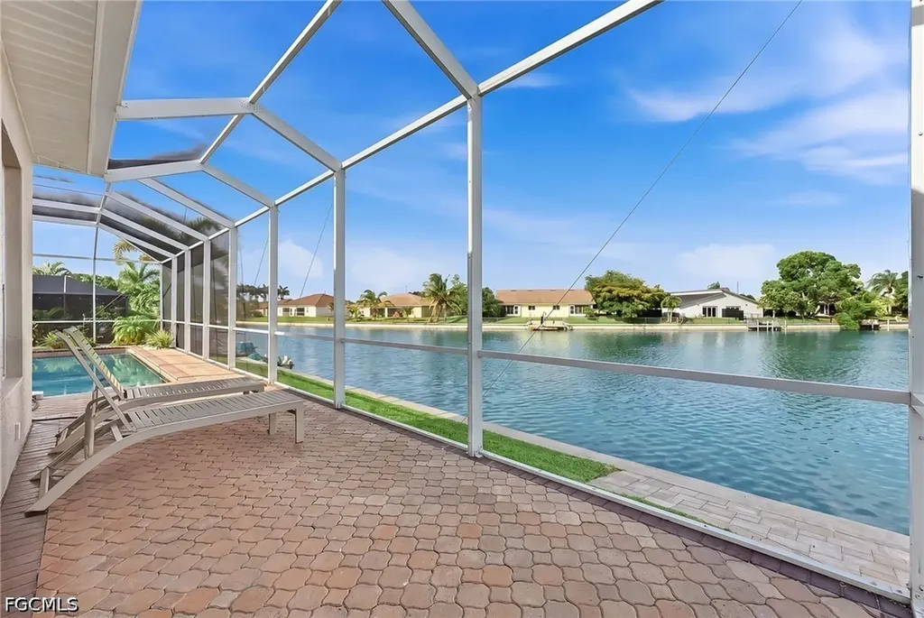 613 SE 4th Place Cape Coral FL 33990