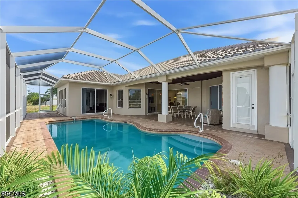613 SE 4th Place Cape Coral FL 33990