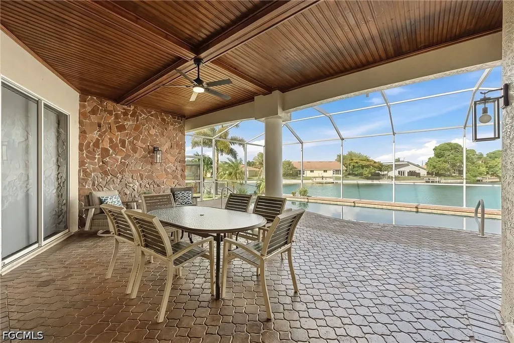613 SE 4th Place Cape Coral FL 33990