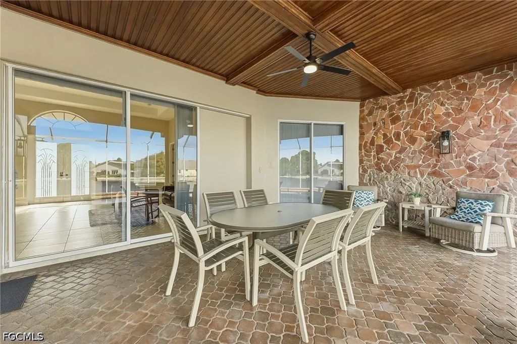 613 SE 4th Place Cape Coral FL 33990