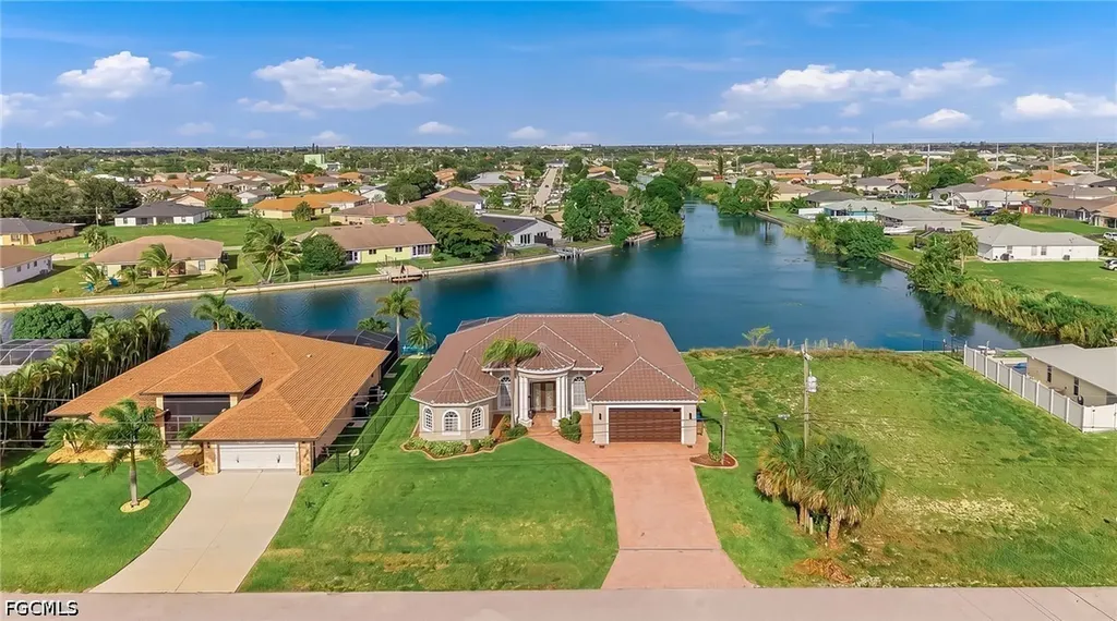 613 SE 4th Place Cape Coral FL 33990