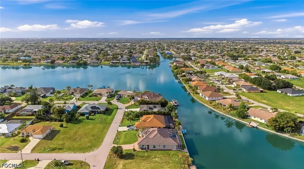 613 SE 4th Place Cape Coral FL 33990