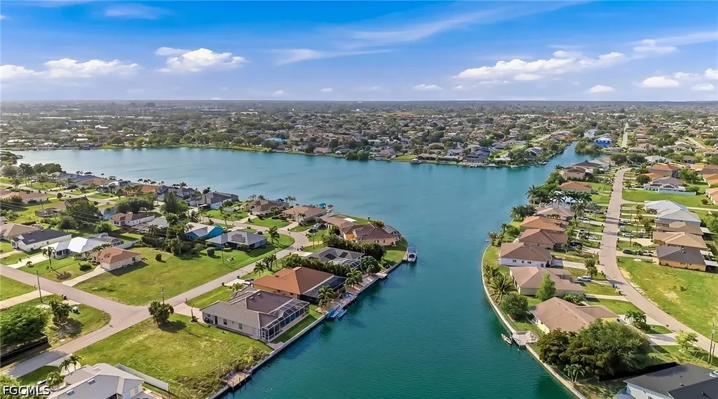 613 SE 4th Place Cape Coral FL 33990