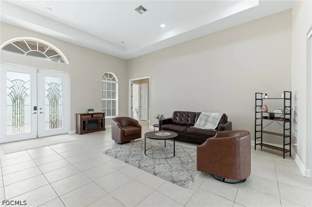 613 SE 4th Place Cape Coral FL 33990