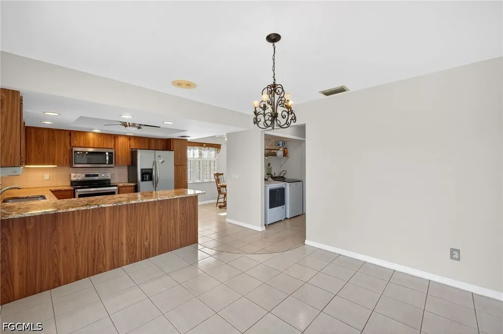 609 SE 21st Street Cape Coral FL 33990