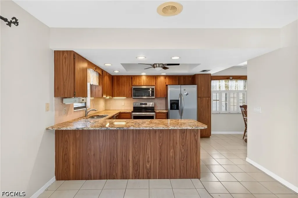 609 SE 21st Street Cape Coral FL 33990