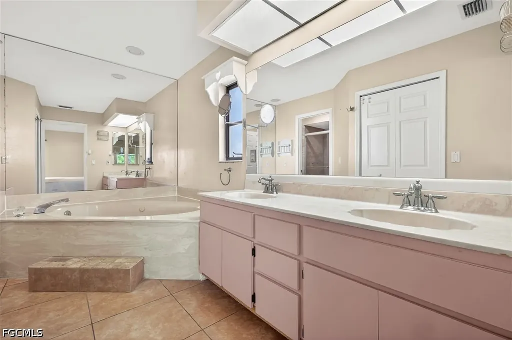 609 SE 21st Street Cape Coral FL 33990