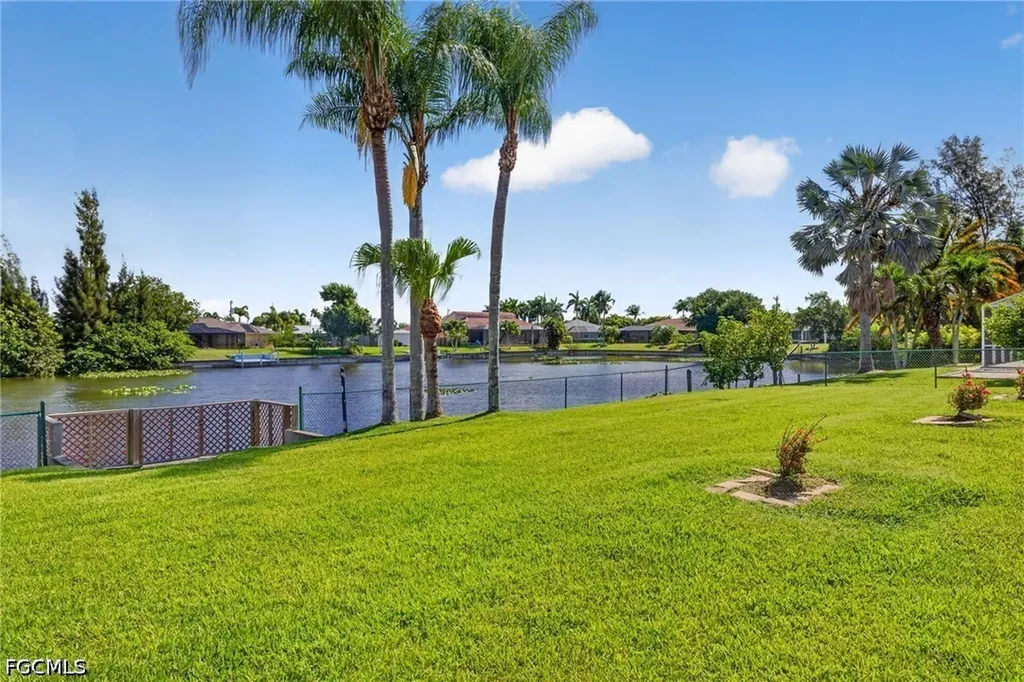 609 SE 21st Street Cape Coral FL 33990