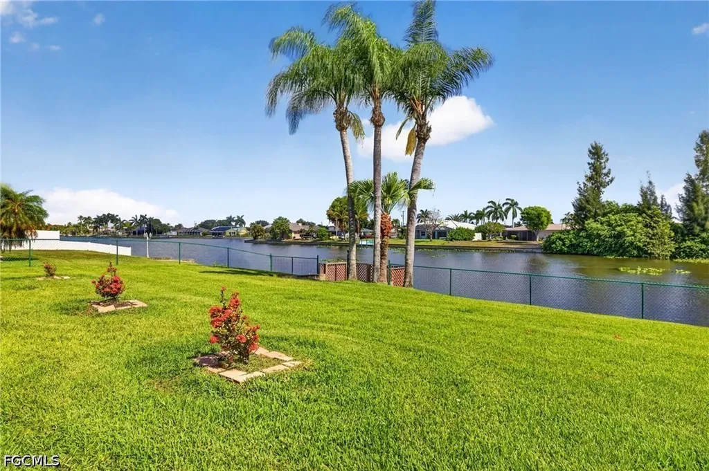 609 SE 21st Street Cape Coral FL 33990