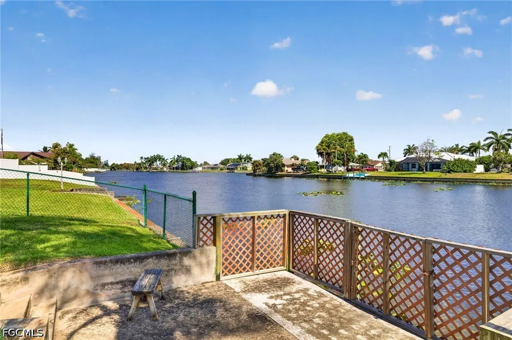 609 SE 21st Street Cape Coral FL 33990