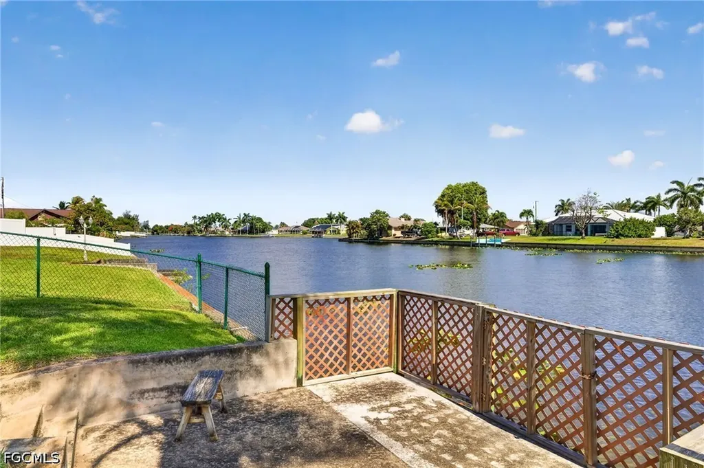 609 SE 21st Street Cape Coral FL 33990