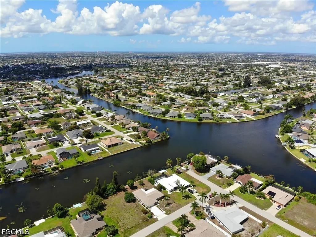 609 SE 21st Street Cape Coral FL 33990