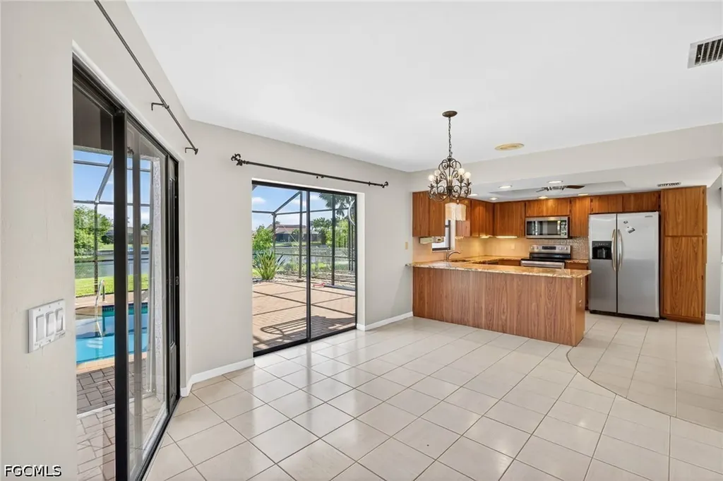609 SE 21st Street Cape Coral FL 33990
