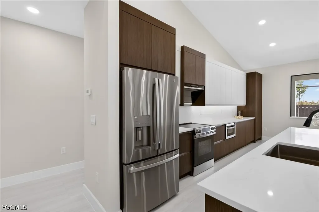 819 SW 16th Terrace Cape Coral FL 33991