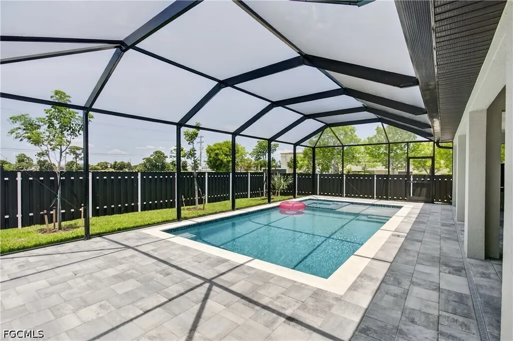 819 SW 16th Terrace Cape Coral FL 33991