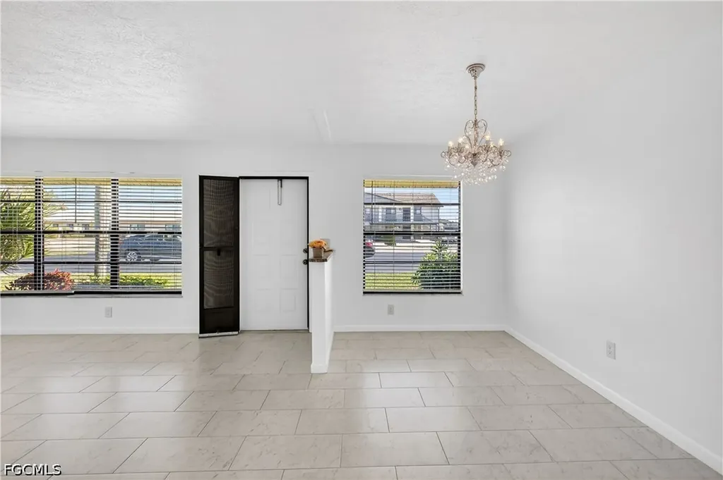 3916 SE 11th Place Cape Coral FL 33904