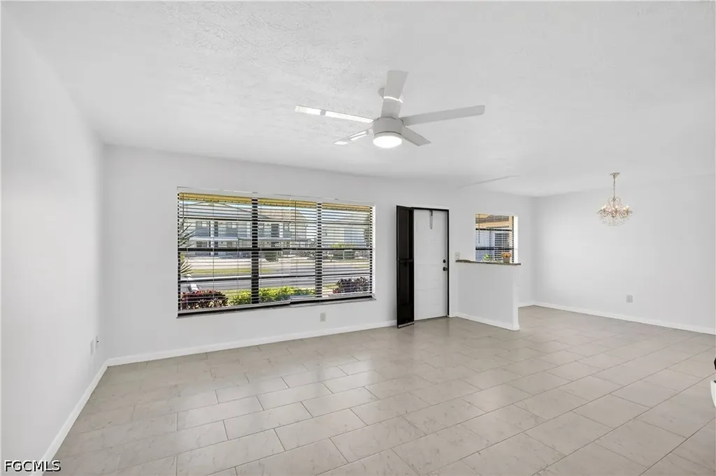 3916 SE 11th Place Cape Coral FL 33904