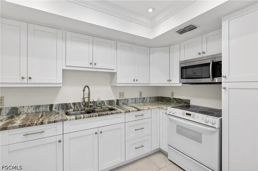 3916 SE 11th Place Cape Coral FL 33904