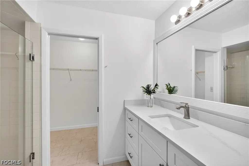 3916 SE 11th Place Cape Coral FL 33904