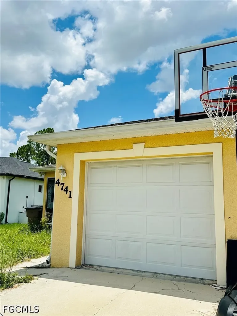 4743 14th Street SW Lehigh Acres FL 33973