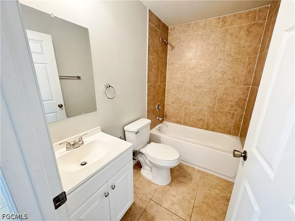 1022 NE 8th Place Cape Coral FL 33909