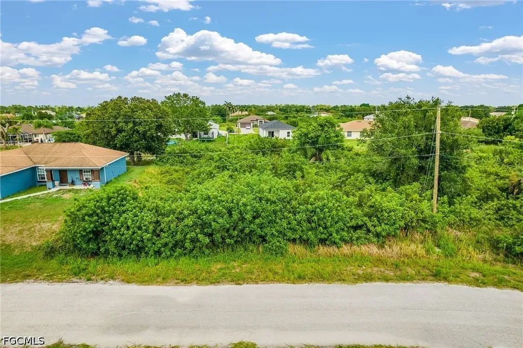 559 Theodore Vail Street E Lehigh Acres FL 33974