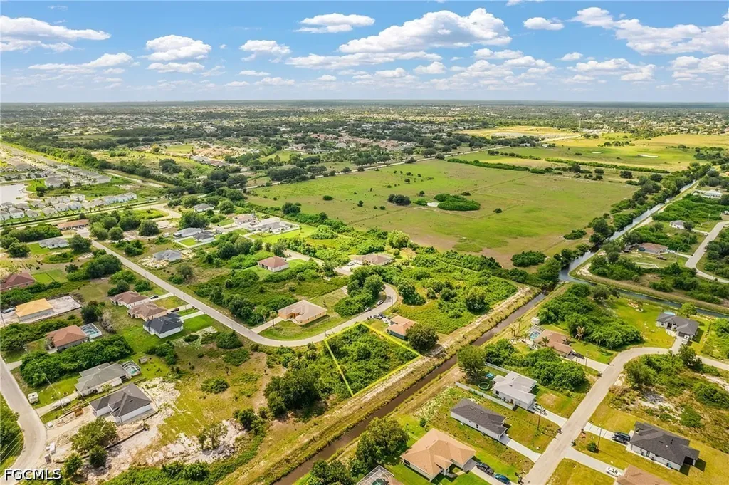 559 Theodore Vail Street E Lehigh Acres FL 33974