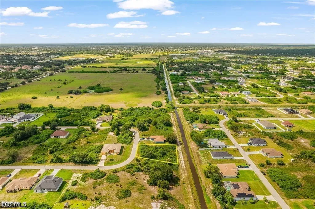 559 Theodore Vail Street E Lehigh Acres FL 33974