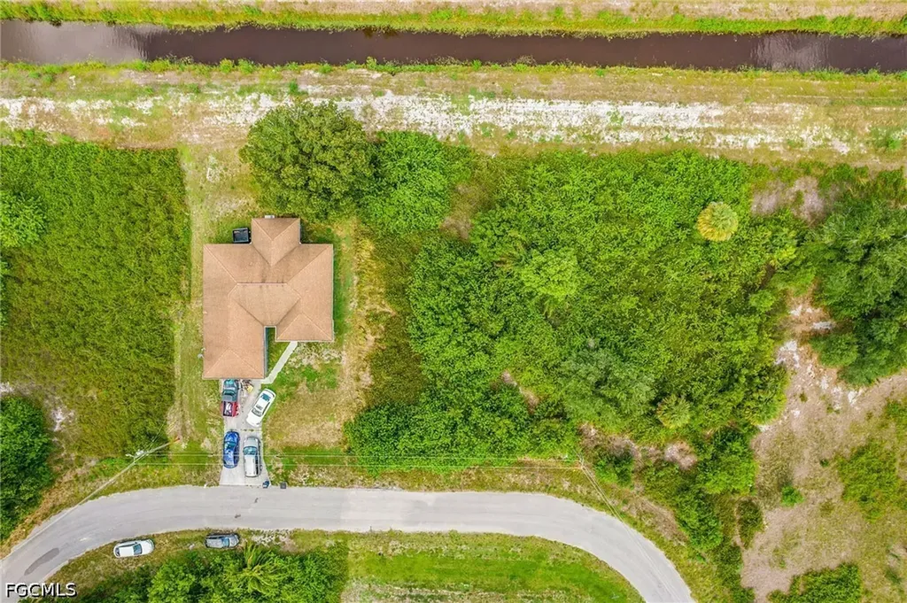 559 Theodore Vail Street E Lehigh Acres FL 33974
