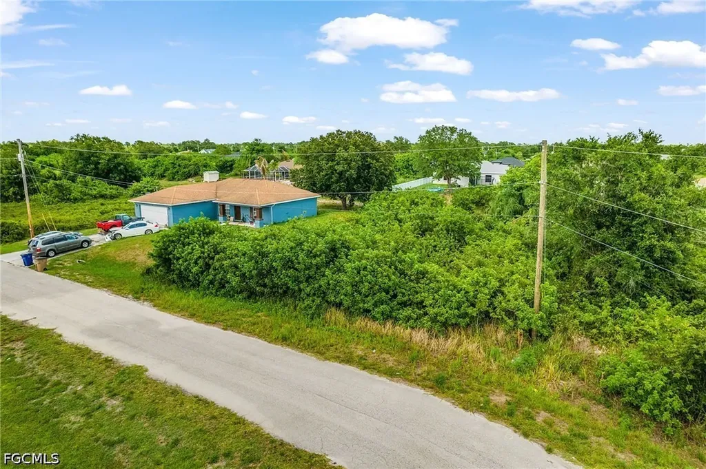 559 Theodore Vail Street E Lehigh Acres FL 33974