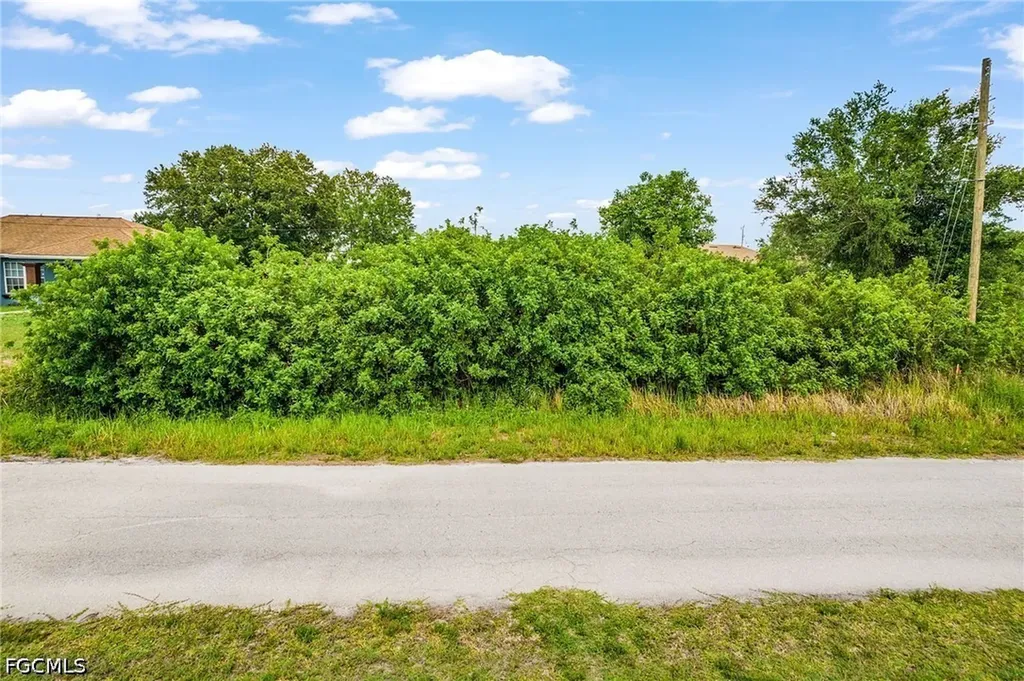 559 Theodore Vail Street E Lehigh Acres FL 33974