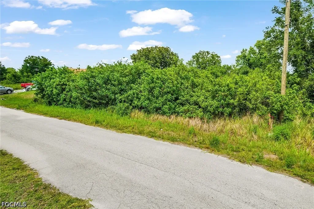 559 Theodore Vail Street E Lehigh Acres FL 33974