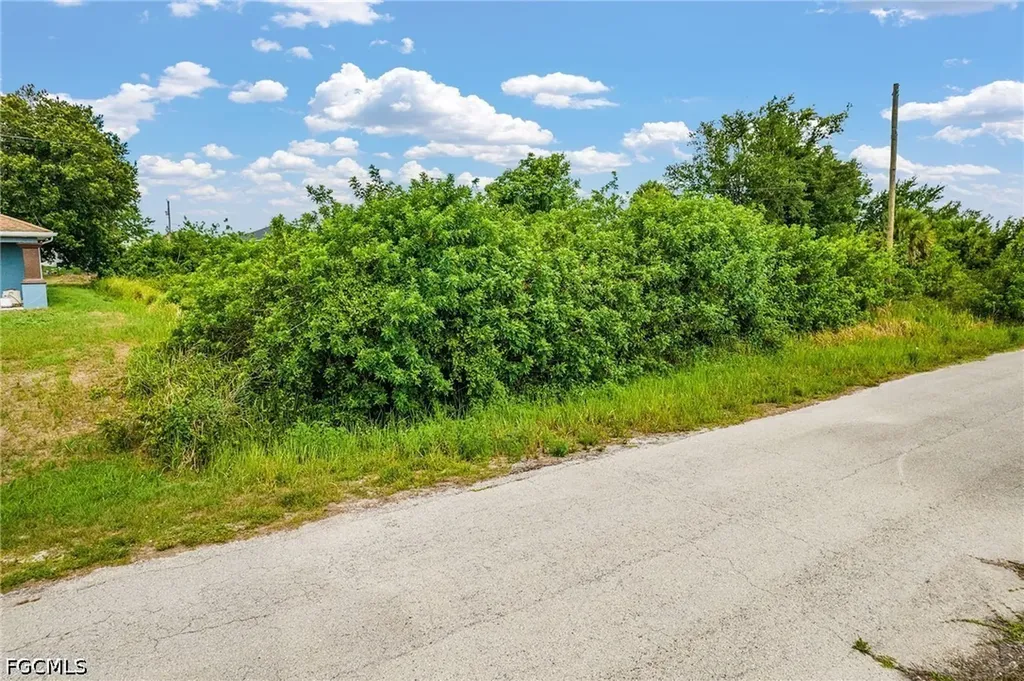 559 Theodore Vail Street E Lehigh Acres FL 33974