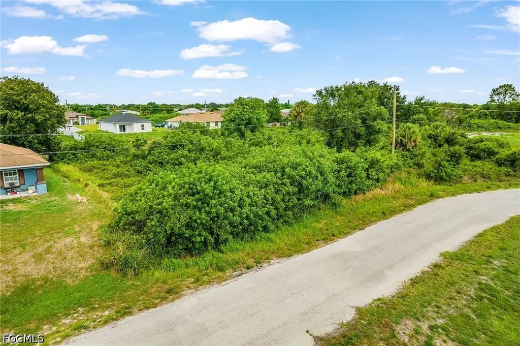 559 Theodore Vail Street E Lehigh Acres FL 33974