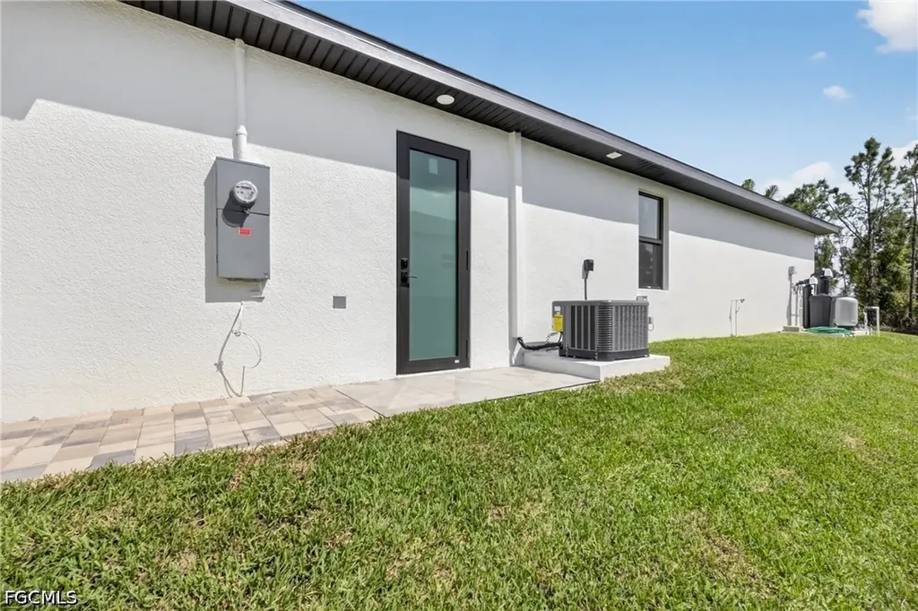 1412 NE 1st Street Cape Coral FL 33909